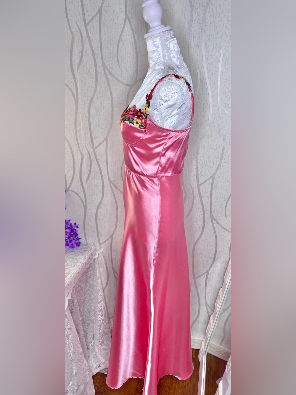 🎀🌷 Floral Embroidered Pink Satin Maxi Dress 🌷🎀 NWOT - Picture 5 of 11